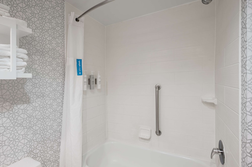 Hampton Inn Baltimore White Marsh - photo 39