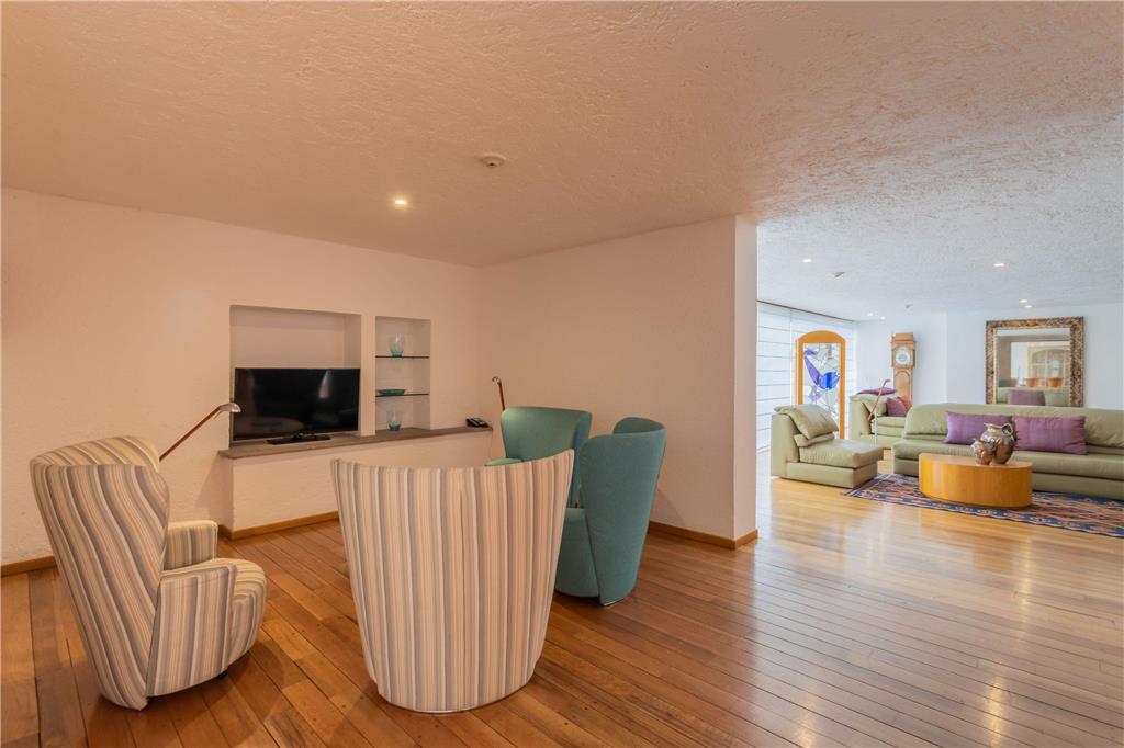 Presidential Suite common area