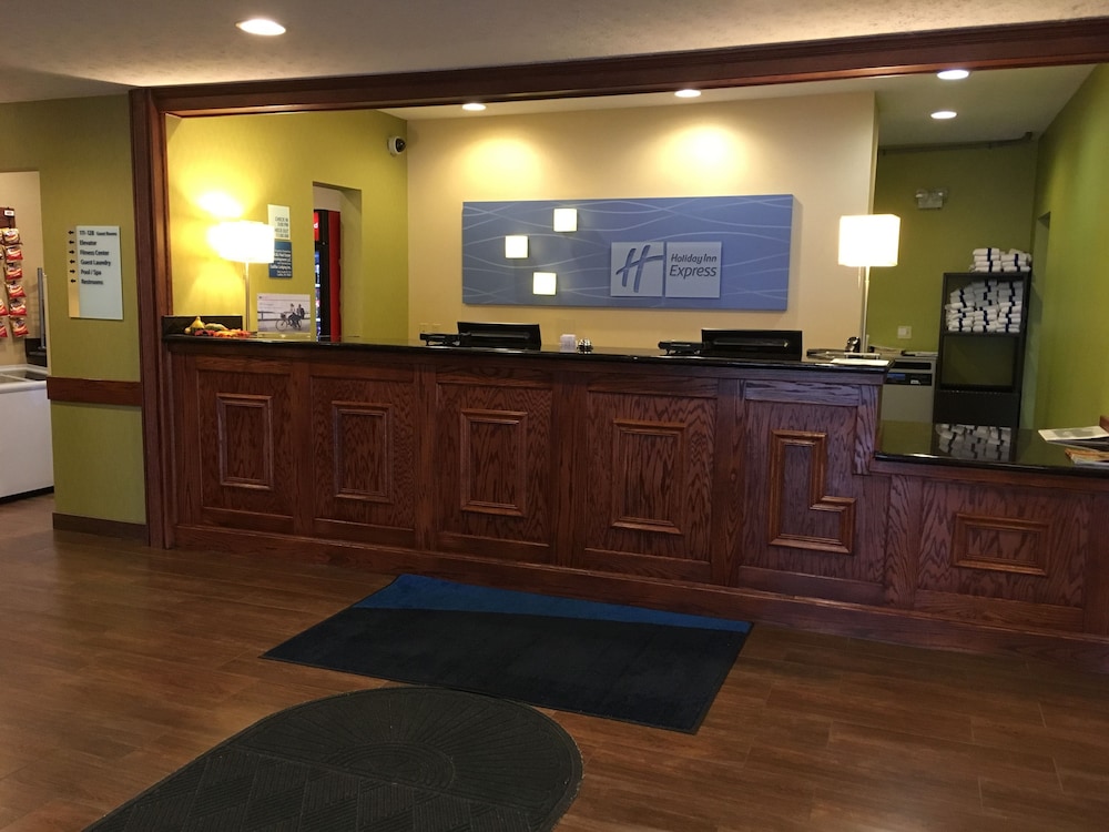 Holiday Inn Express Hotel & Suites Cadillac by IHG - photo 29