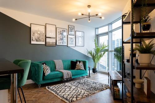 Trendy City Centre Apartment with Free Parking — 4-Star Luxury Hotel in Cardiff, United Kingdom