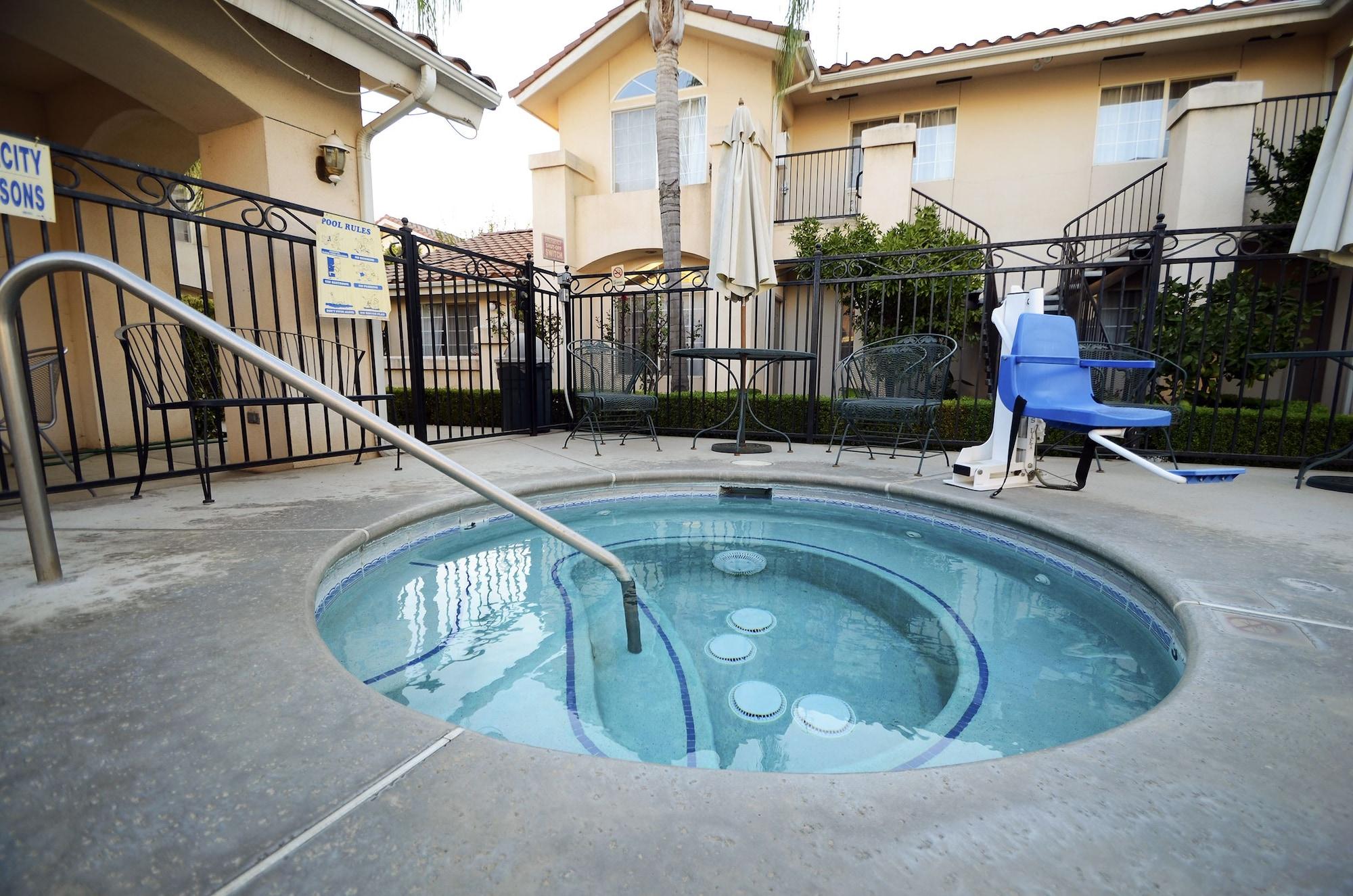 Garden Inn and Suites Fresno - photo 3