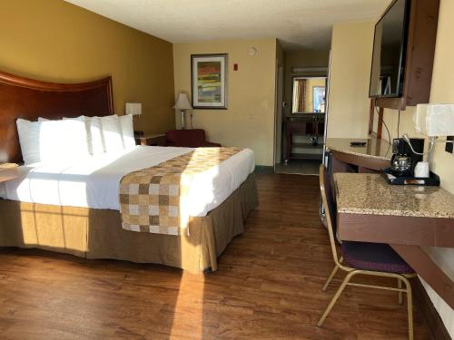 Atkinson Inn & Suites - photo 5