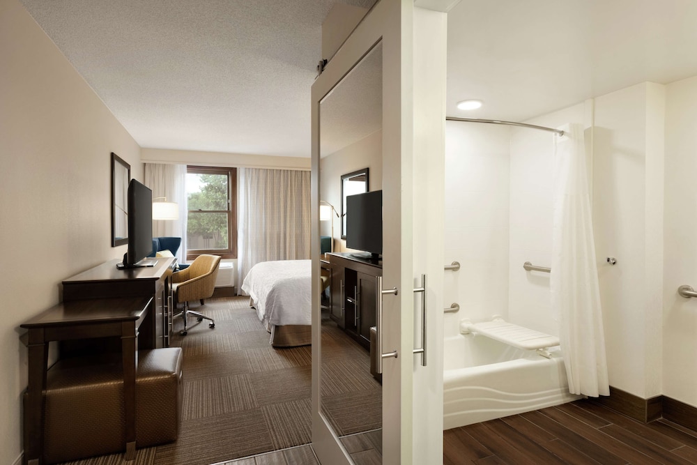 Hampton Inn & Suites Springdale - photo 30
