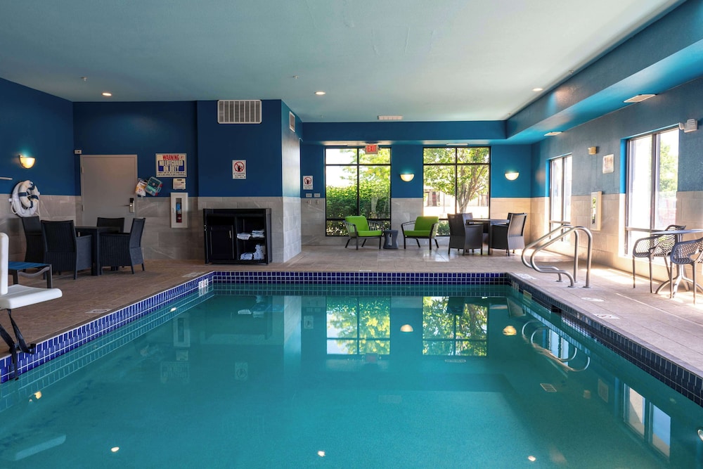 Hampton Inn Elkhorn Lake Geneva Area - photo 47