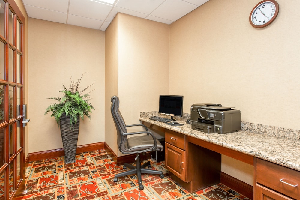 Holiday Inn Express & Suites Bloomington by IHG - photo 26