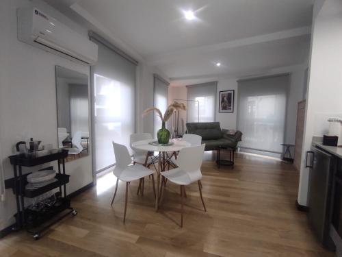 1b. Estudio Muy Luminoso En El Corazon Del Tapeo. in Ourense, Spain