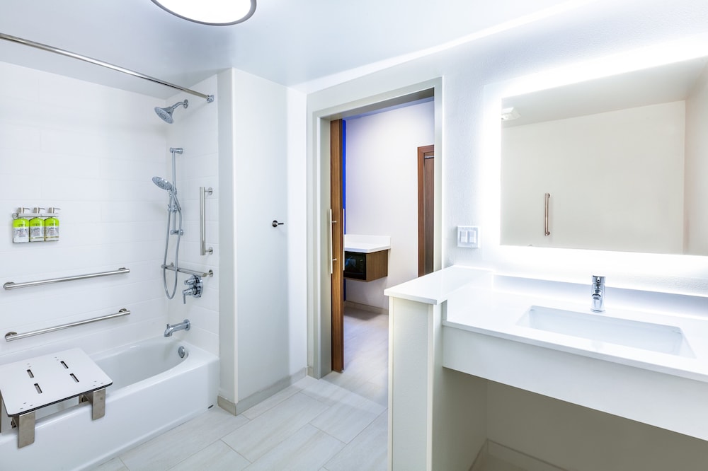 Holiday Inn Express & Suites Tulsa Northeast Owasso by IHG - photo 3