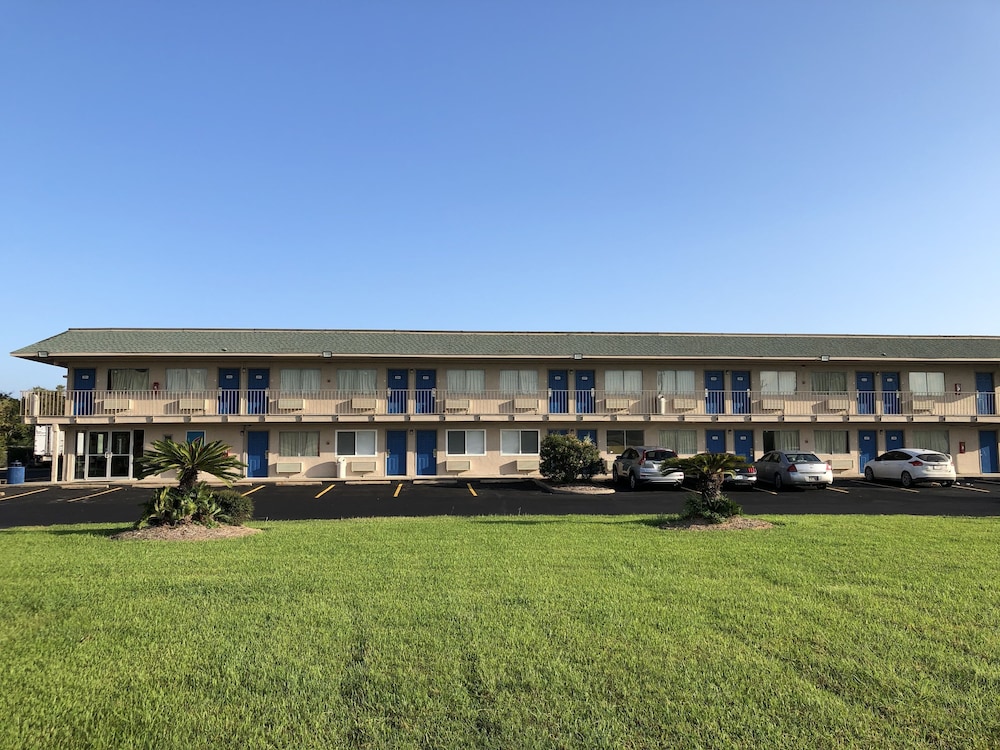 Motel 6 Clute TX - photo 23