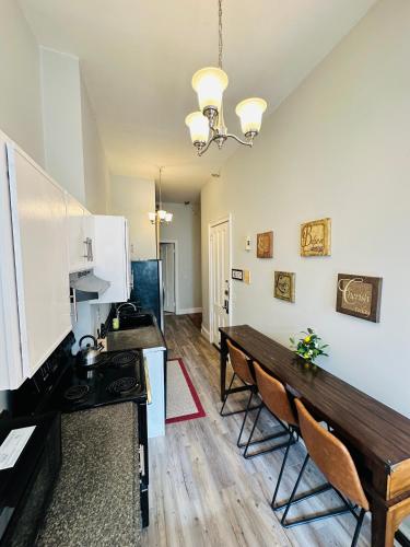 Charming Spacious Apartment Downtown Albany