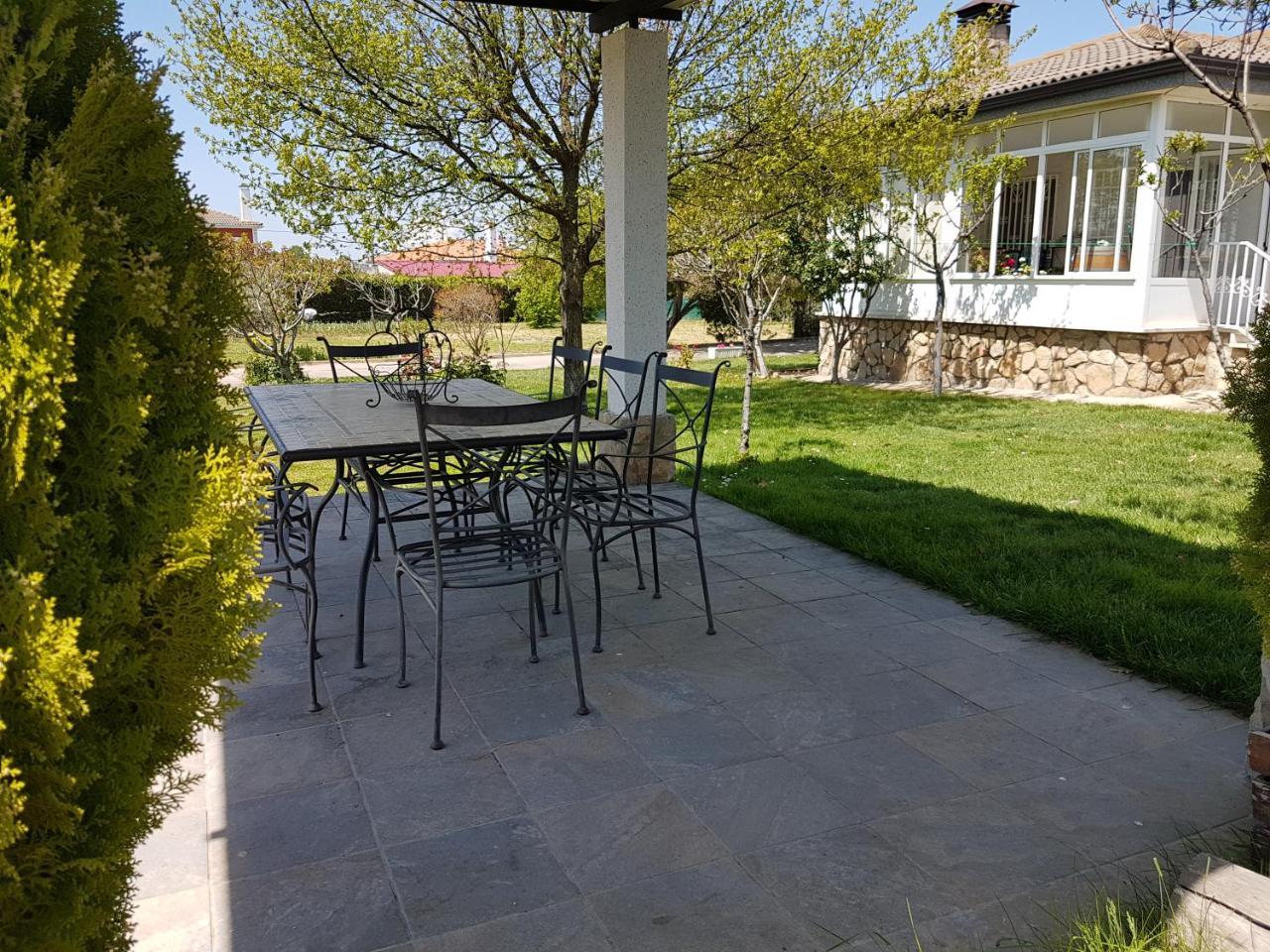 Tres Hermanos Con Piscina Privada — Pelabravo