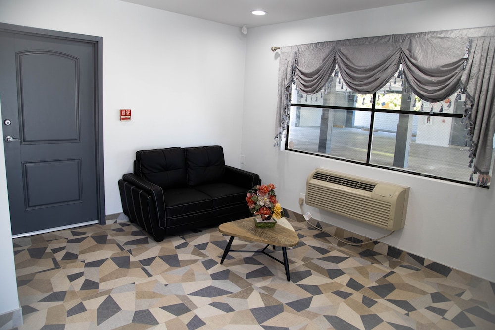 Econo Lodge Pico Rivera - photo 2