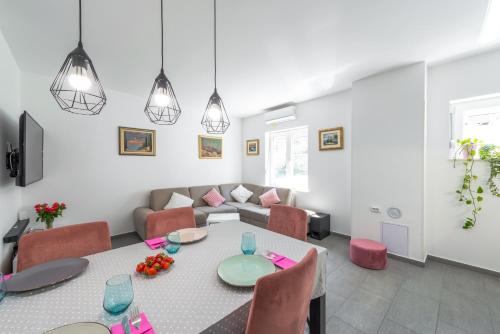 Ana & Mia Apartment