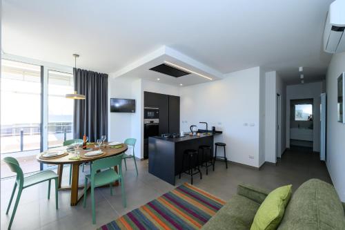 Appartamento Brand New Luxury Apartment Giardini Naxos Recanati — 4-Star Luxury Hotel in Giardini-Naxos, Italy