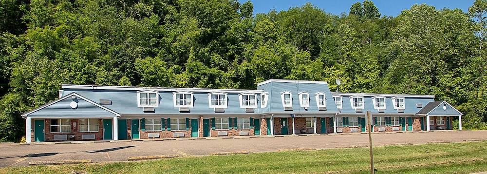 Country Squire Inn & Suites - photo 35