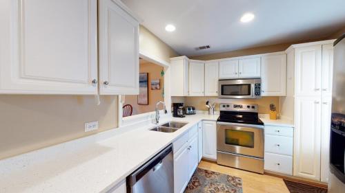 704 Queens Grant - photo 2