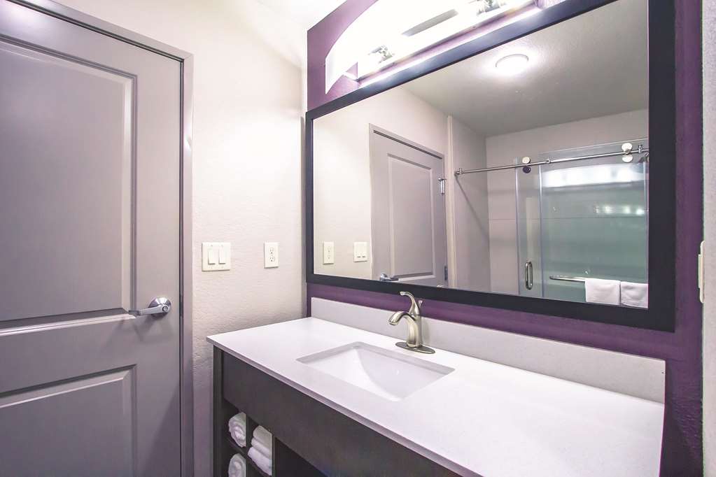 La Quinta Inn & Suites by Wyndham Pampa - photo 54
