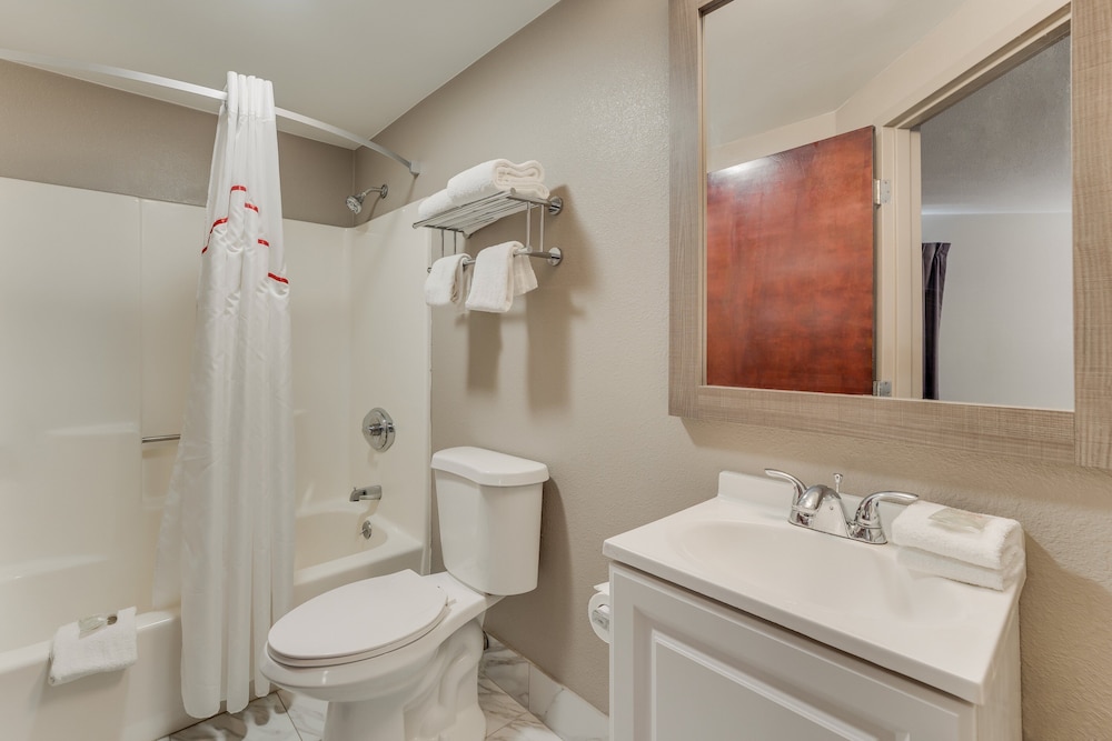Red Roof Inn & Suites Newport Middletown RI - photo 34