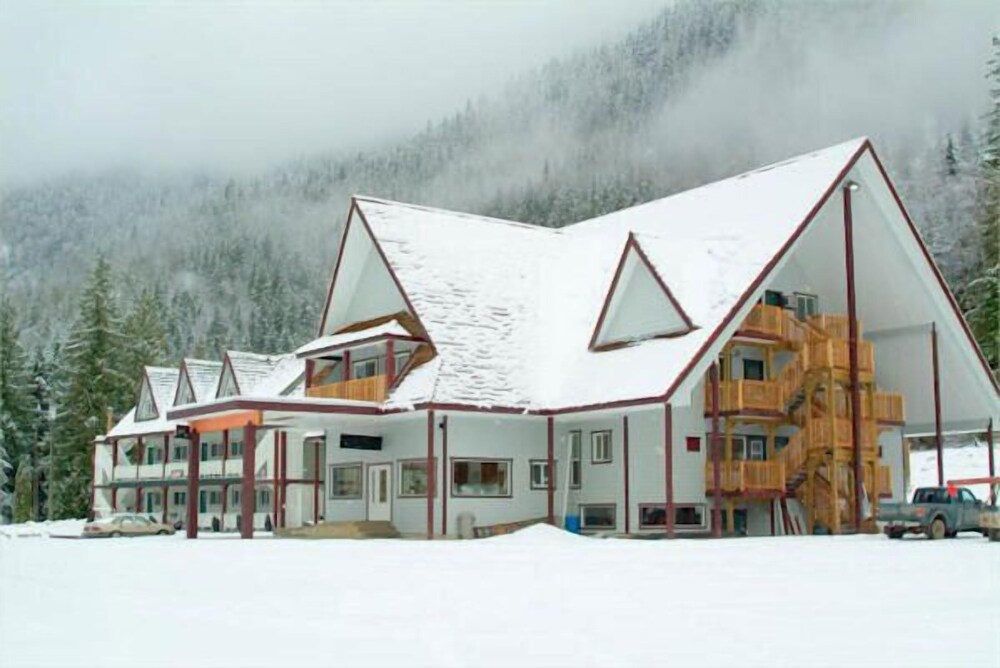 Peaks Motel in Revelstoke, Canada