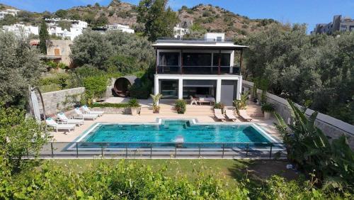 Sea View Villa in most upscale Yalikavak — 4-Star Luxury Hotel in Bodrum, Turkey