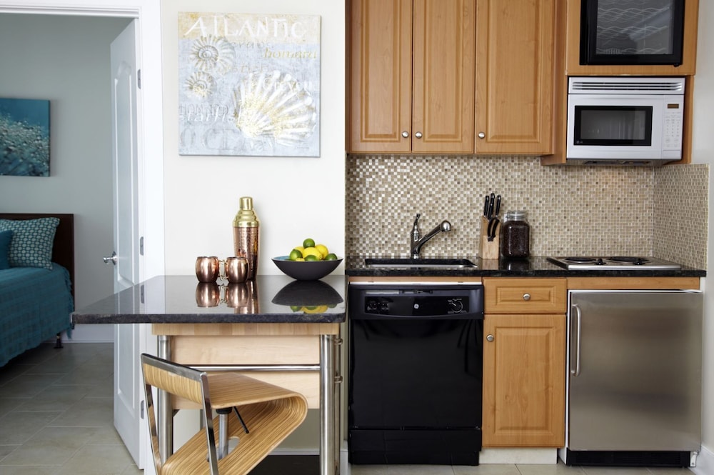 Cliffside Resort Condominiums — Greenport