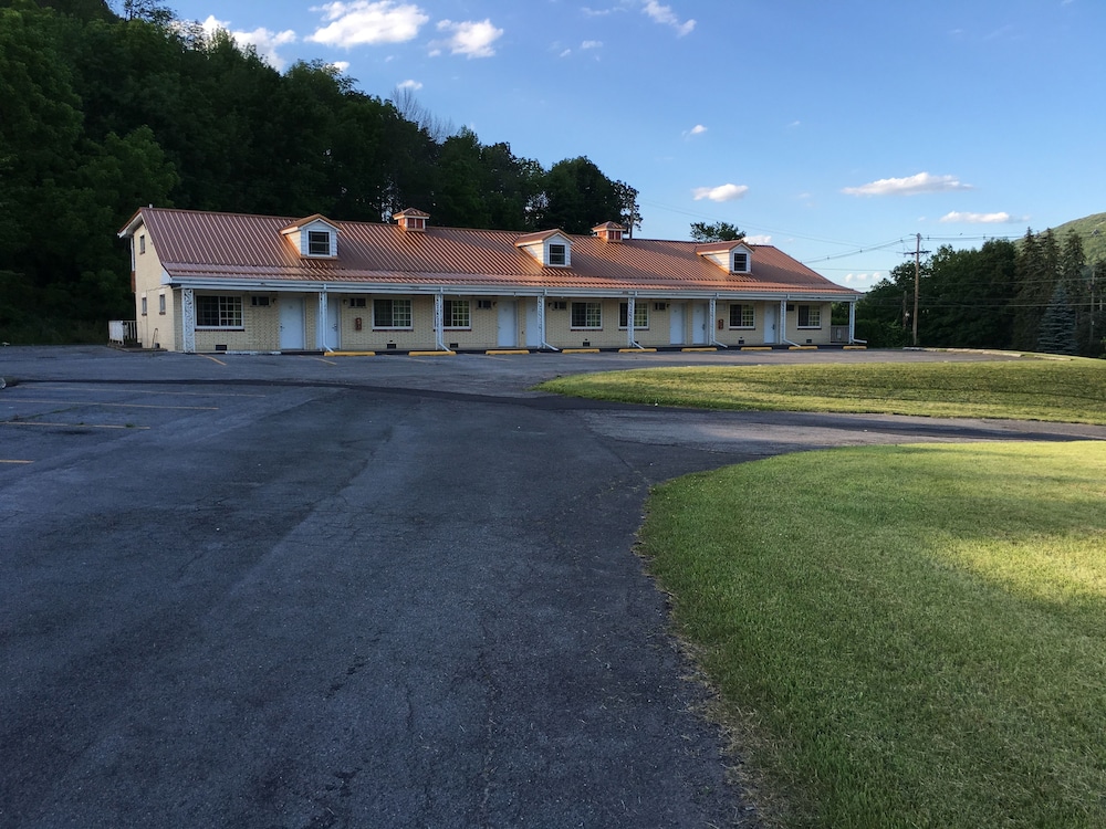 Relax Inn Altoona - photo 93