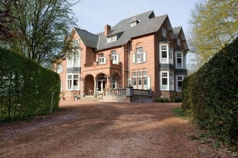 B&B Domein Leegendael — 4-Star Luxury Hotel in Oostkamp, Belgium