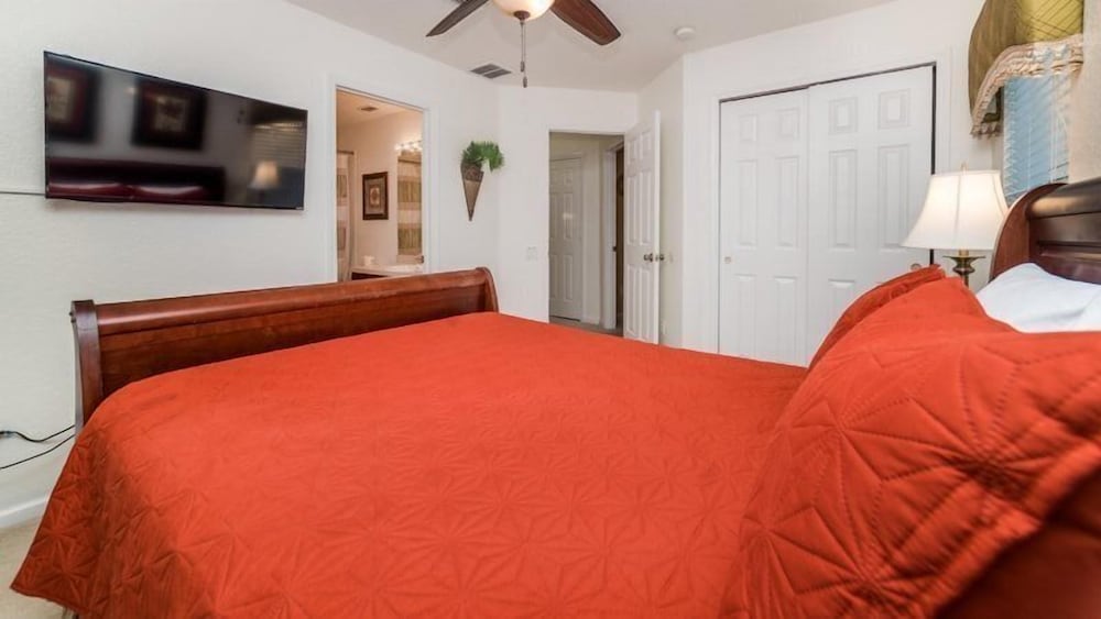 Beautiful 5 Bedroom 5 Bath Pool Home in Windsor Hills Resort - photo 5