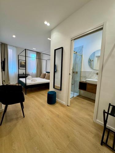 Scala 37 interno 2 Trastevere Rome — 4-Star Luxury Hotel in Rome, Italy