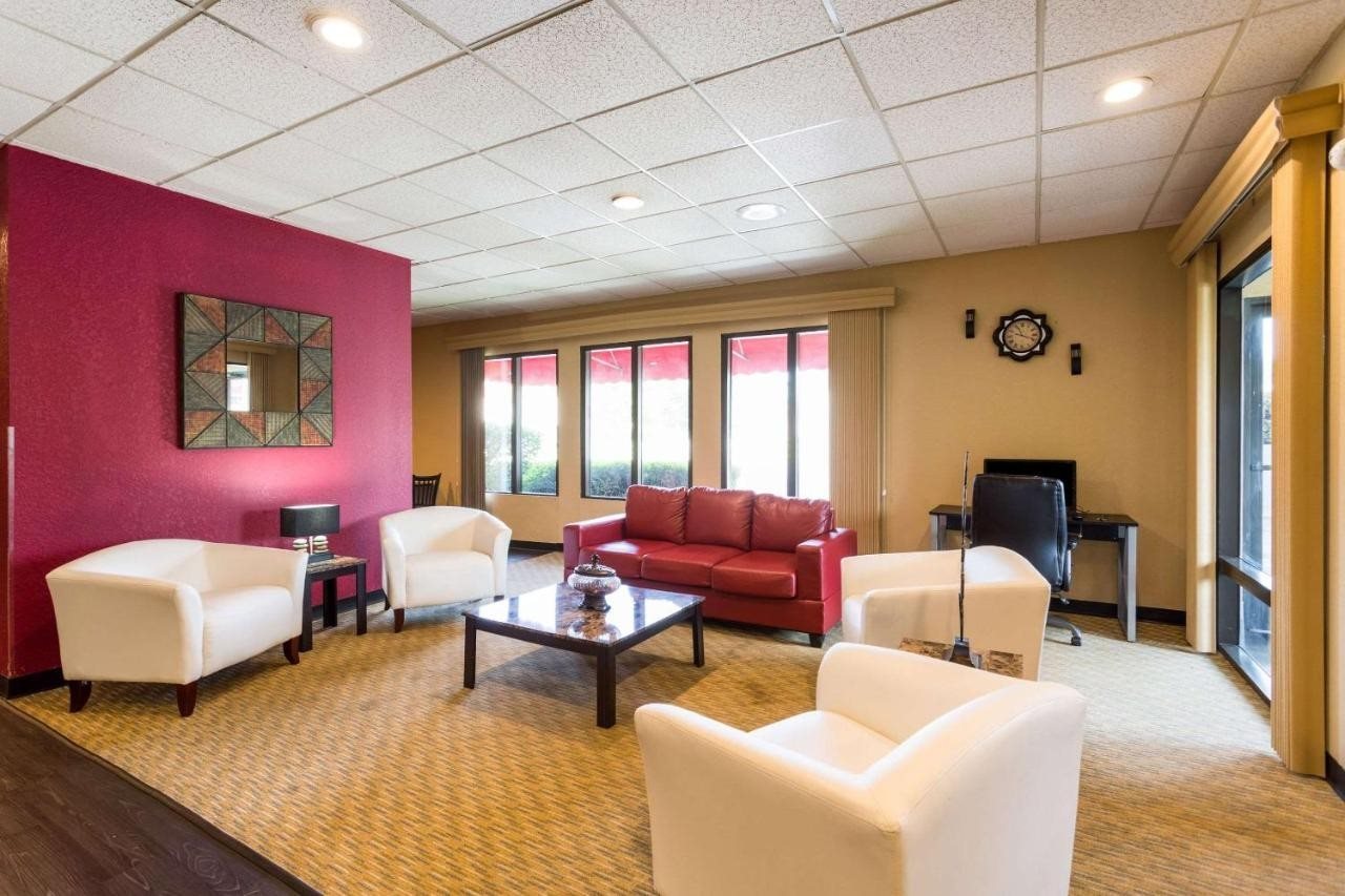 Econo Lodge Homewood Birmingham - photo 5
