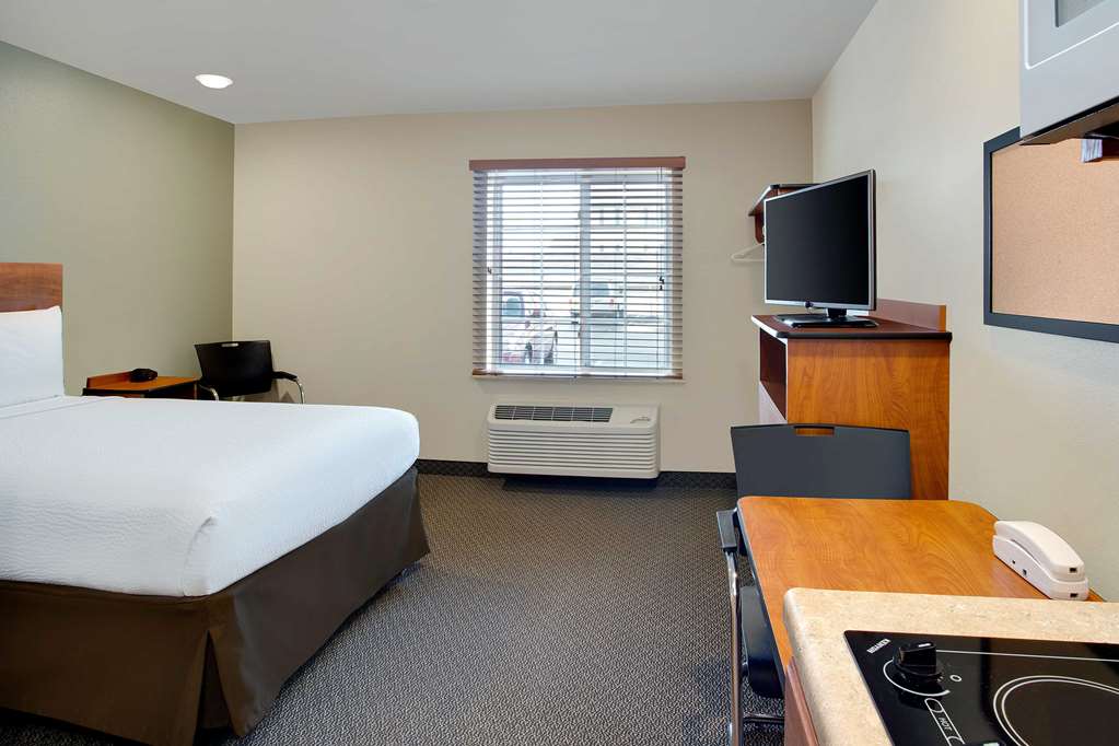 WoodSpring Suites Columbus North I 270 - photo 4