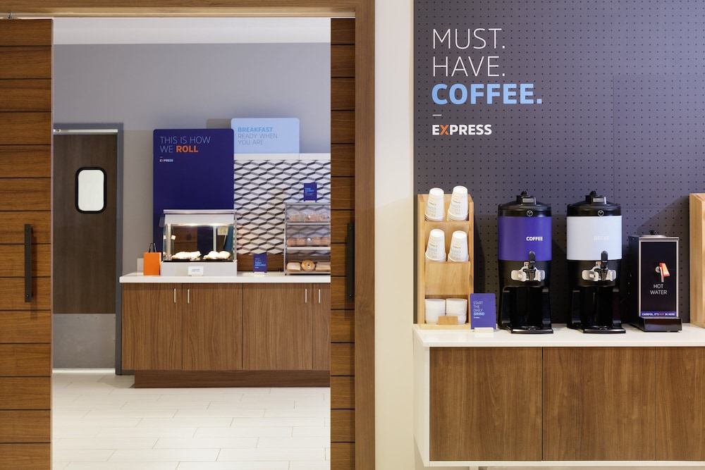 Holiday Inn Express & Suites Port Washington by IHG - photo 53