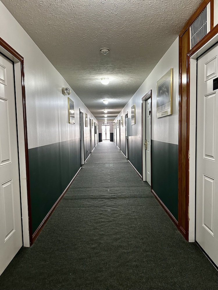 Attica Inn - photo 40