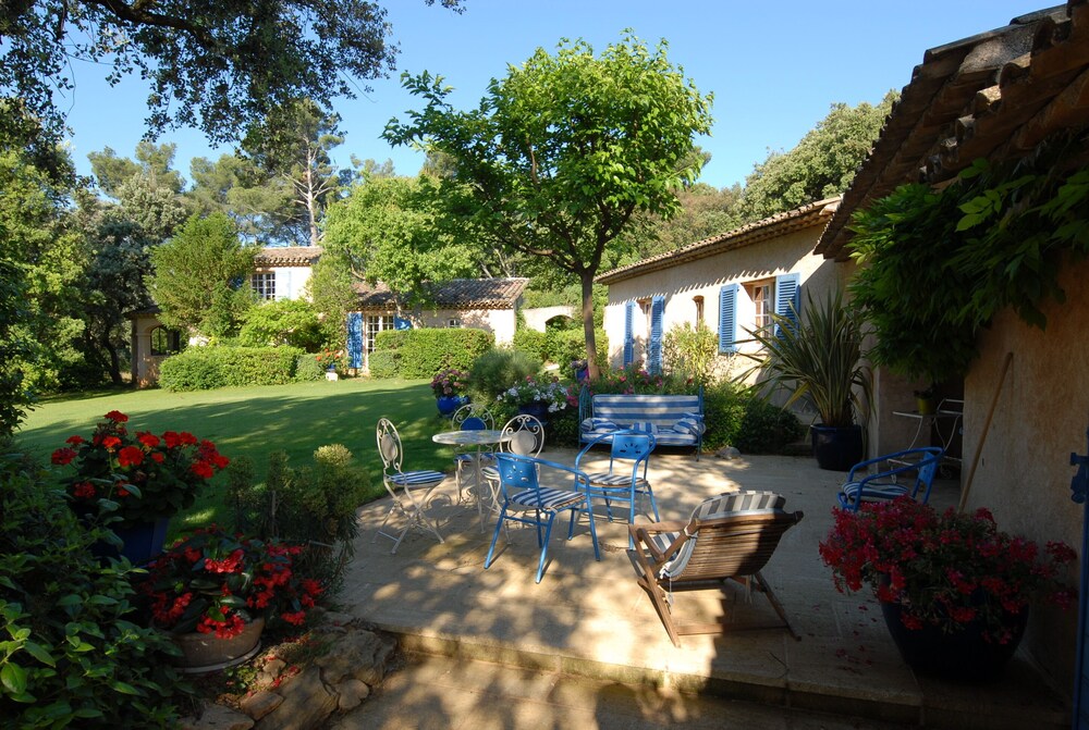 La Ferme — hotel in Saint-Marc-Jaumegarde