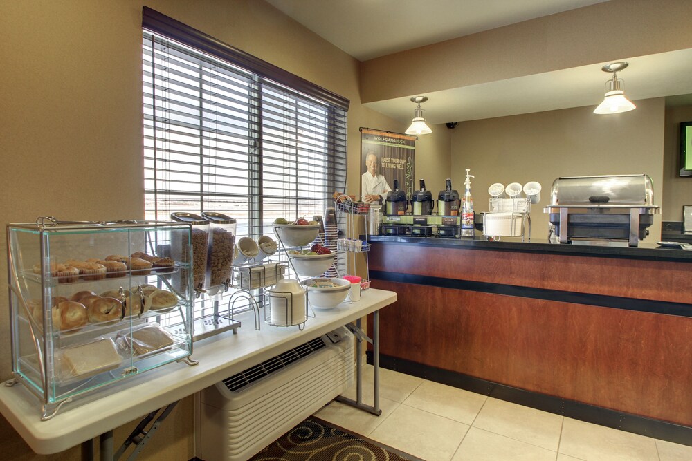 Cobblestone Inn & Suites Bottineau - photo 18