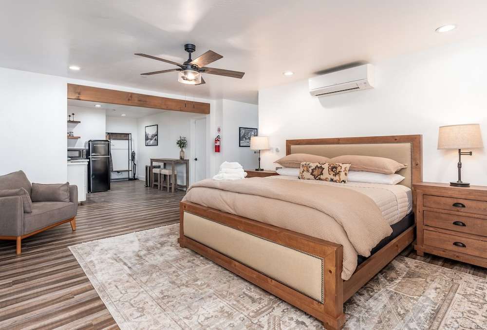 The Four Daughters Inn in Oakhurst, United States