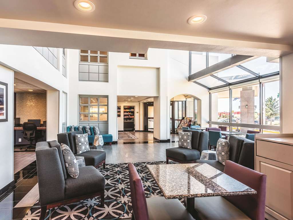 La Quinta Inn & Suites by Wyndham Colorado Springs North - photo 9