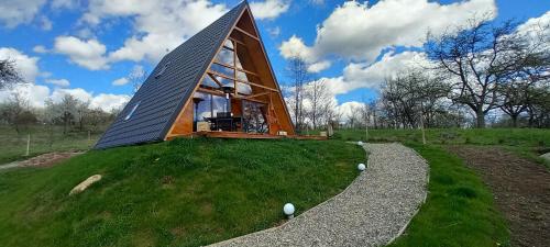 Wood & Bricks Chalet — 4-Star Luxury Hotel in Giulesti, Romania