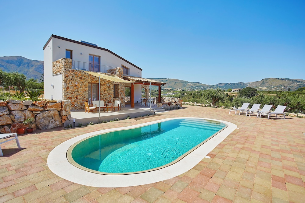 Villa Ninfa — 4-Star Luxury Hotel in Castellammare Del Golfo, Italy