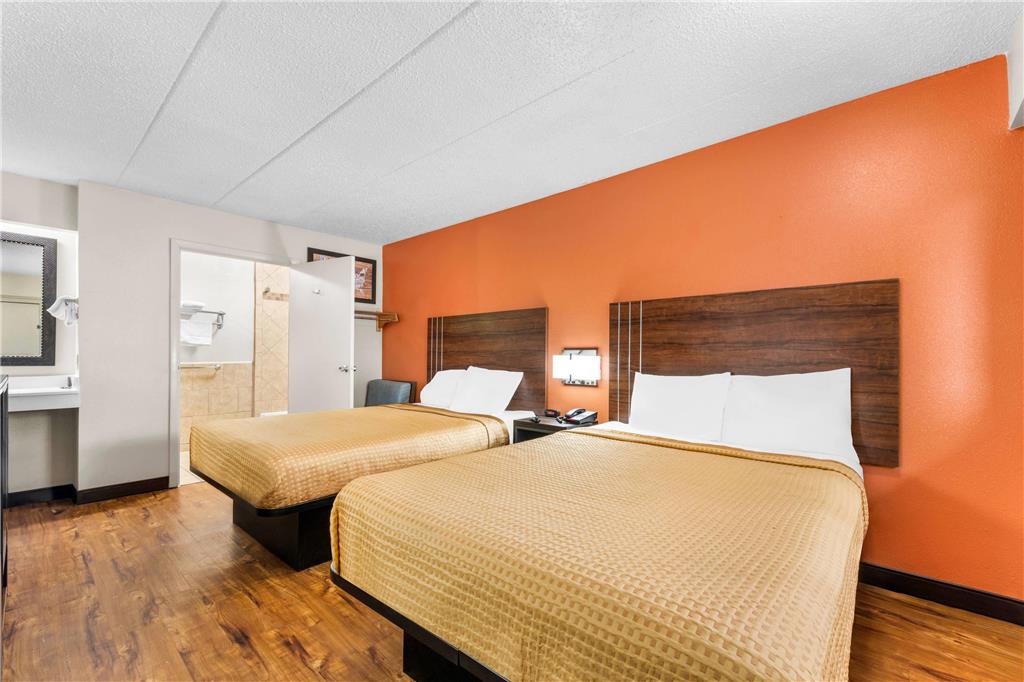 Econo Lodge Charlotte Airport - photo 19