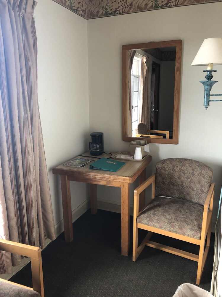 Gold Eagle Inn - photo 7