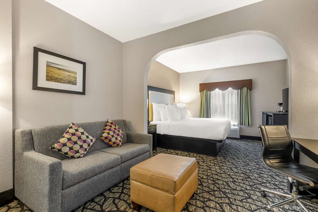 Best Western Plus Des Moines West Inn & Suites - photo 40
