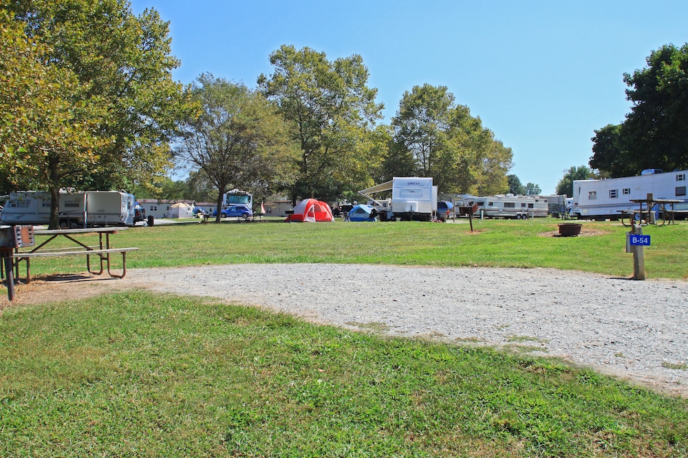 Circle M RV & Camping Resort Caravan Park - photo 35