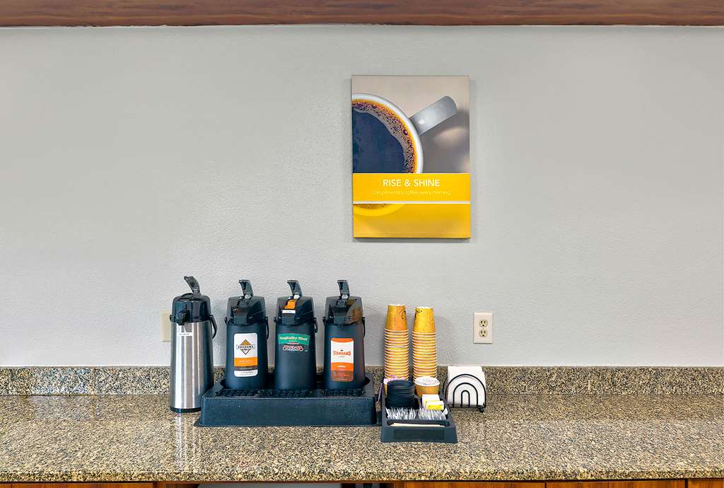 Motel 6 Cedar Rapids IA Airport - photo 23