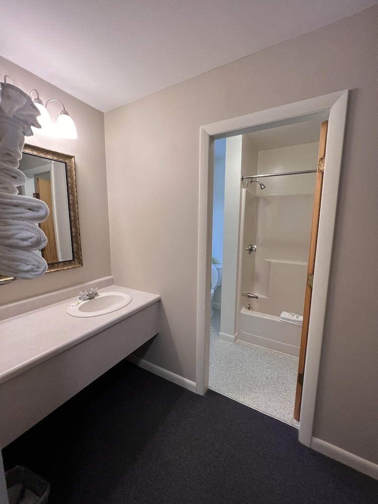 Edenbrook Motel - photo 16