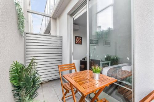 Nicholson's Nest A Balcony Studio in Funky Fitzroy — 4-Star Luxury Hotel in Melbourne, Australia