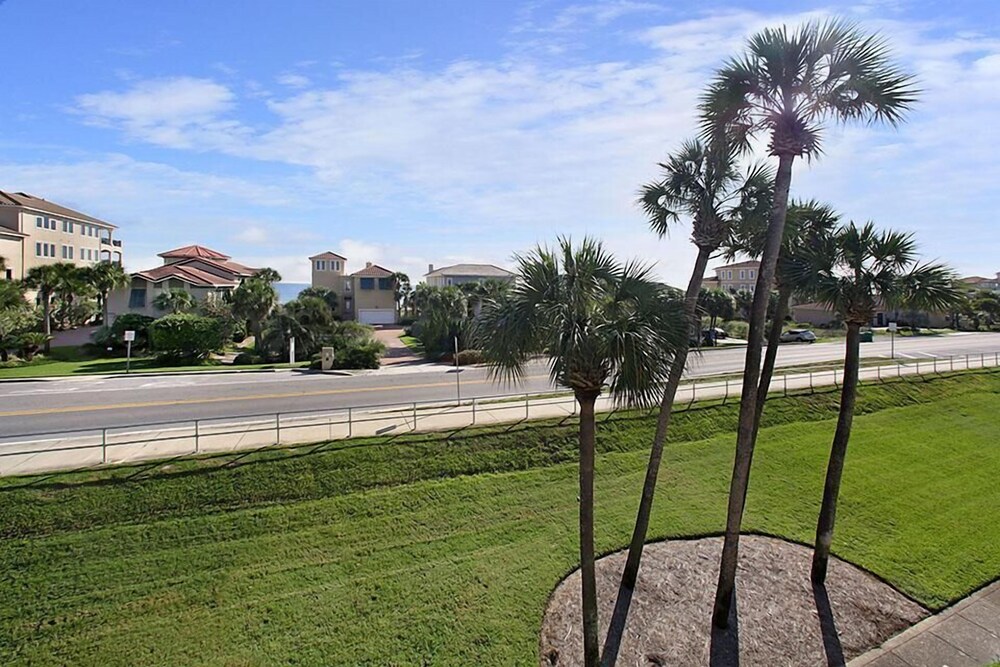 CORAL SHORES 5 Bedroom Holiday Home by Five Star Properties — 4-Star Luxury Hotel in Destin, United States