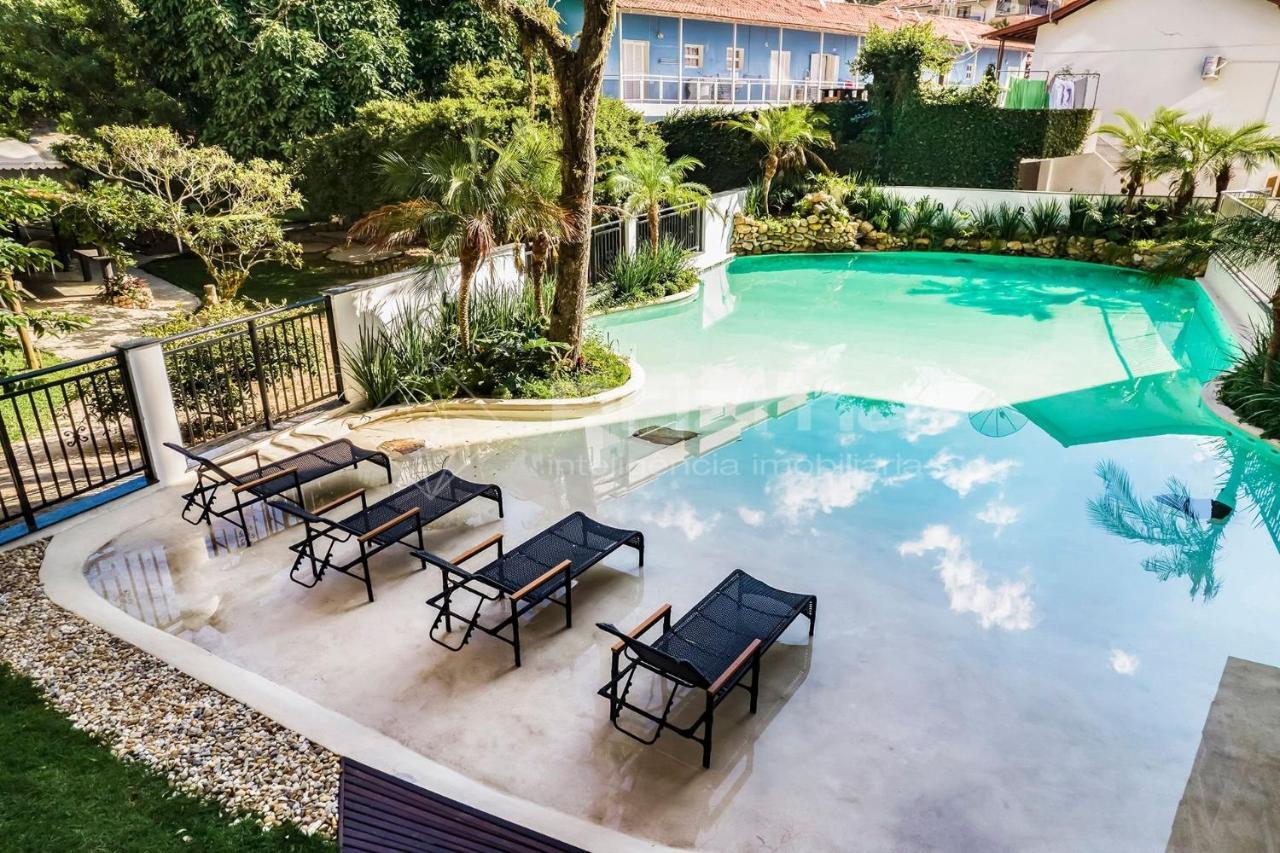 502 Bl 01 WaldGarten Bombinhas Condomínio 50 m do Mar e Frente Avenida Condomínio de Alto Padrão Piscina Academia Salão de jogos