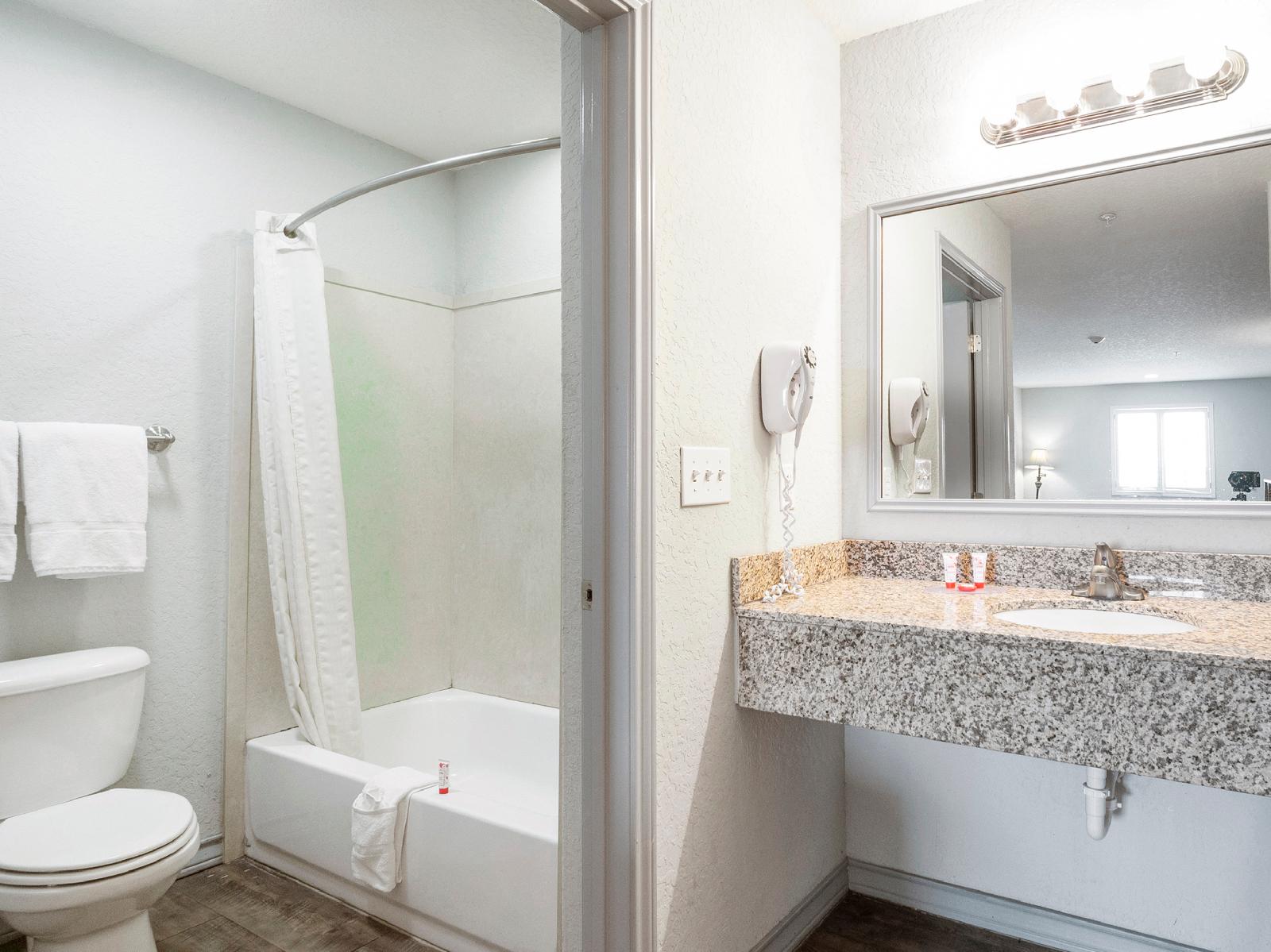 Oyo Hotel Pearsall I 35 West - photo 24