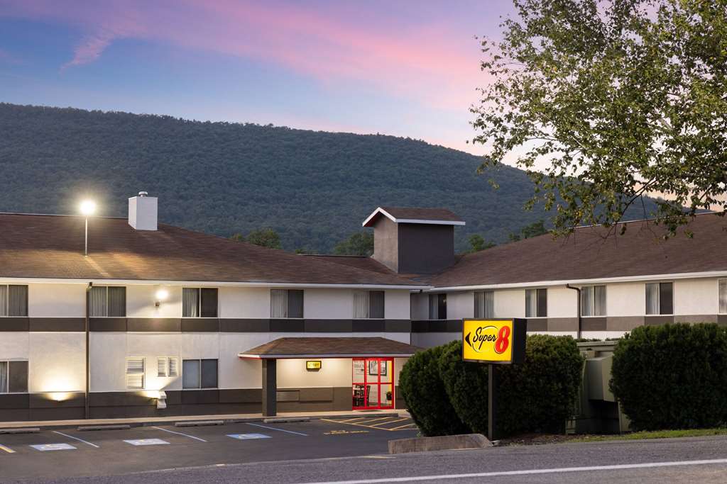 Super 8 by Wyndham Burnham Lewistown - photo 4