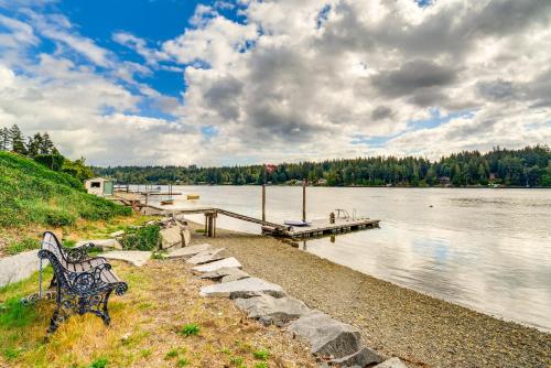 Bayfront Home with Private Beach in Vaughn — 4-Star Luxury Hotel in Bodfish, United States